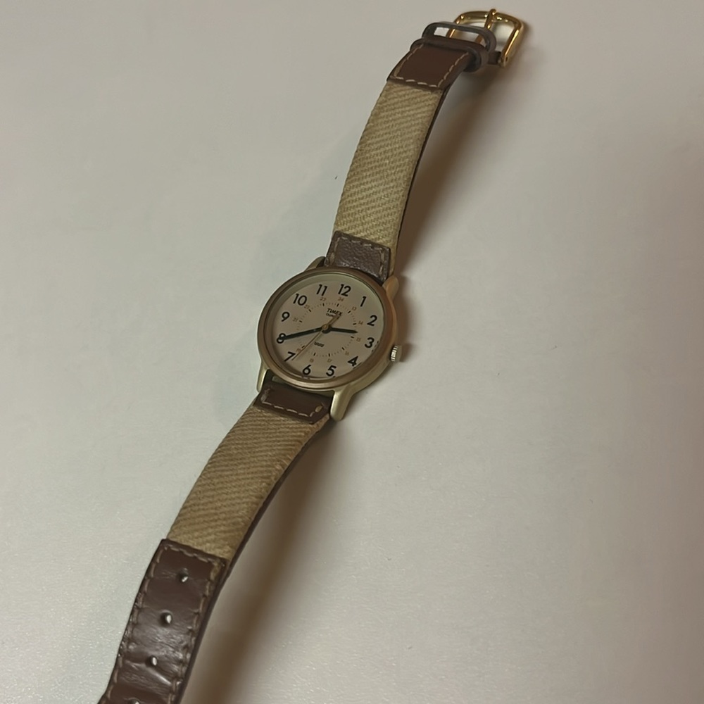 RARE TIMEX BROWN LEATHER STRAP UNISEX WATCH